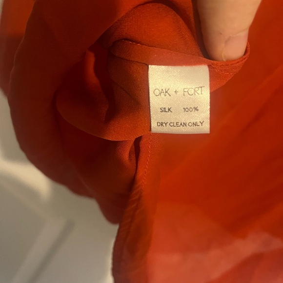 Oak and Fort Red 100% Silk‎ Classic Timeless Blouse Workwear Minimalist Medium - Picture 3 of 4